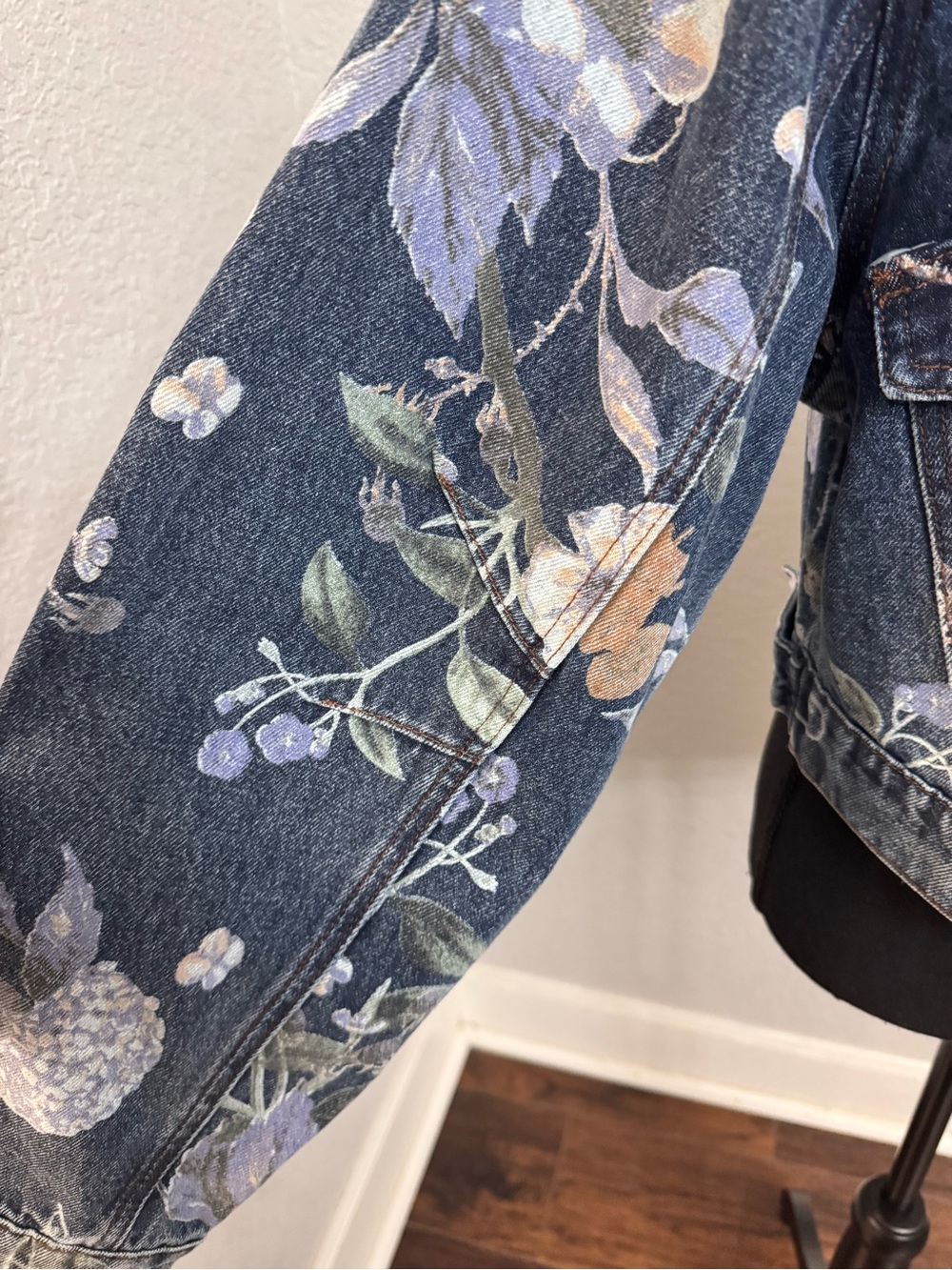 100% Cotton Floral Print Cropped Denim Jacket - Blue Barrel Sleeves NWOT - Picture 6 of 16